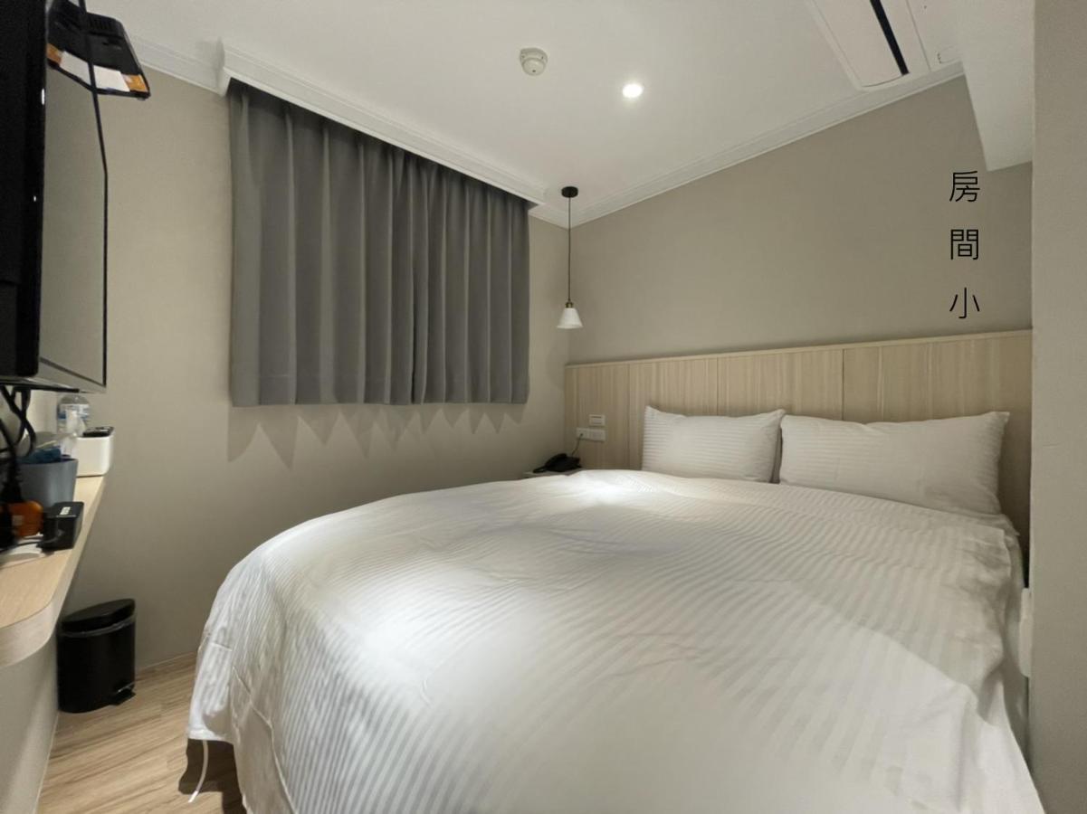 Yoshi Hotel - Tainan Station Branch Exteriör bild