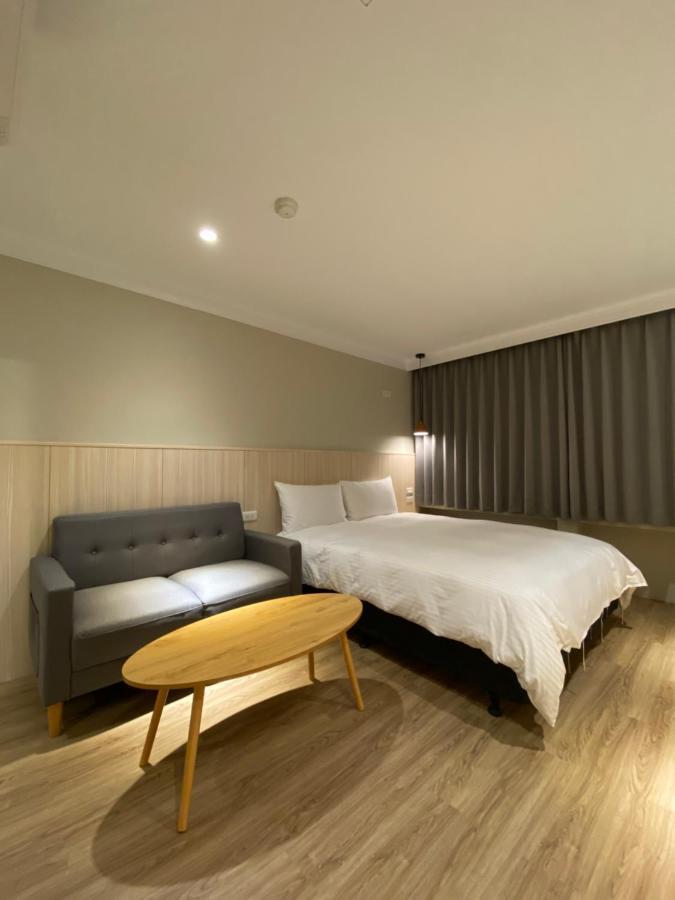 Yoshi Hotel - Tainan Station Branch Exteriör bild