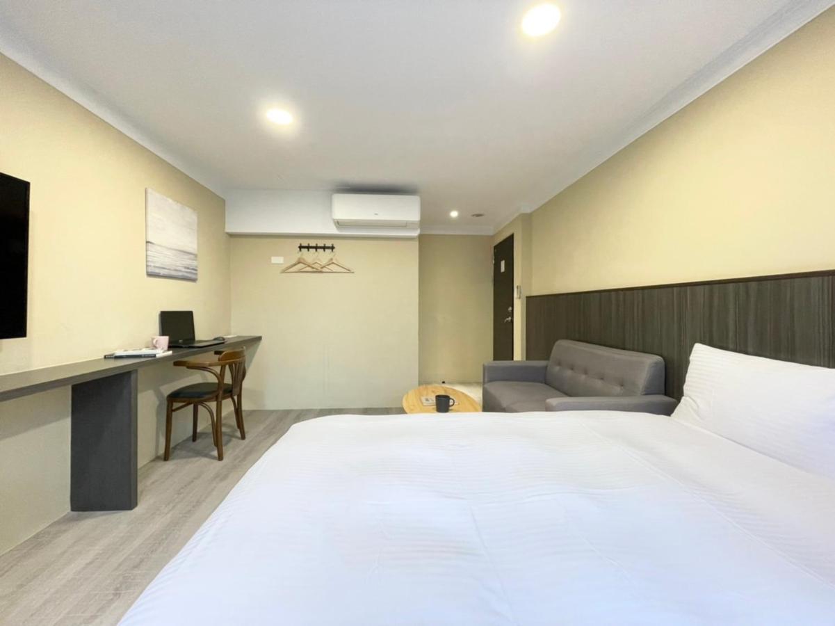 Yoshi Hotel - Tainan Station Branch Exteriör bild