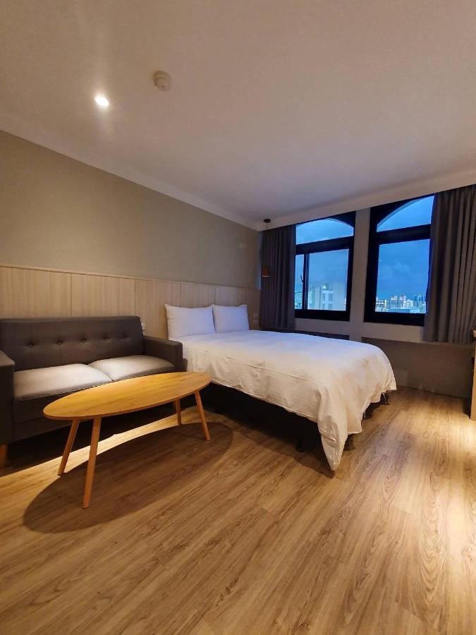 Yoshi Hotel - Tainan Station Branch Exteriör bild
