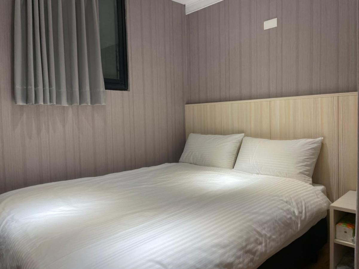 Yoshi Hotel - Tainan Station Branch Exteriör bild