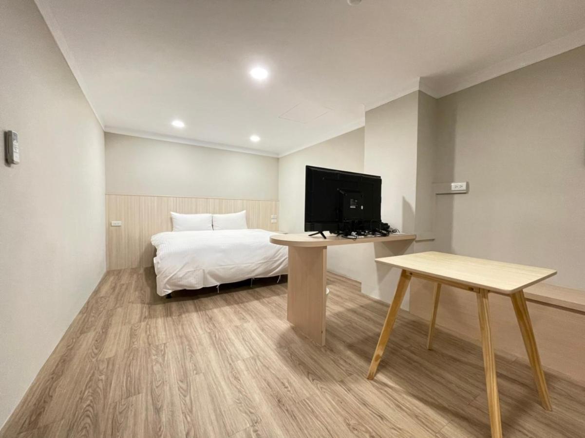 Yoshi Hotel - Tainan Station Branch Exteriör bild