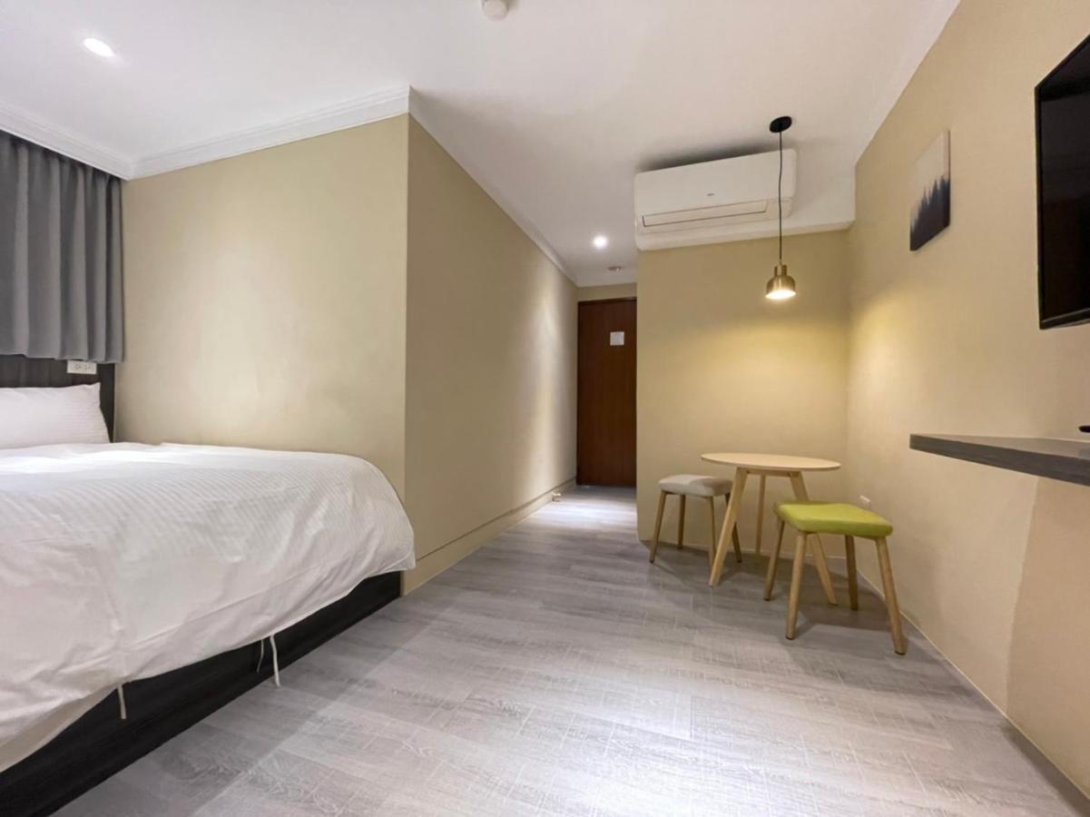 Yoshi Hotel - Tainan Station Branch Exteriör bild