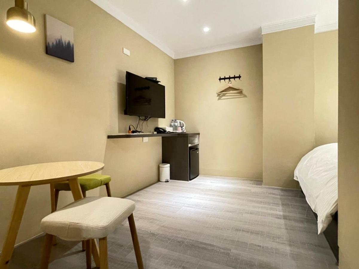 Yoshi Hotel - Tainan Station Branch Exteriör bild