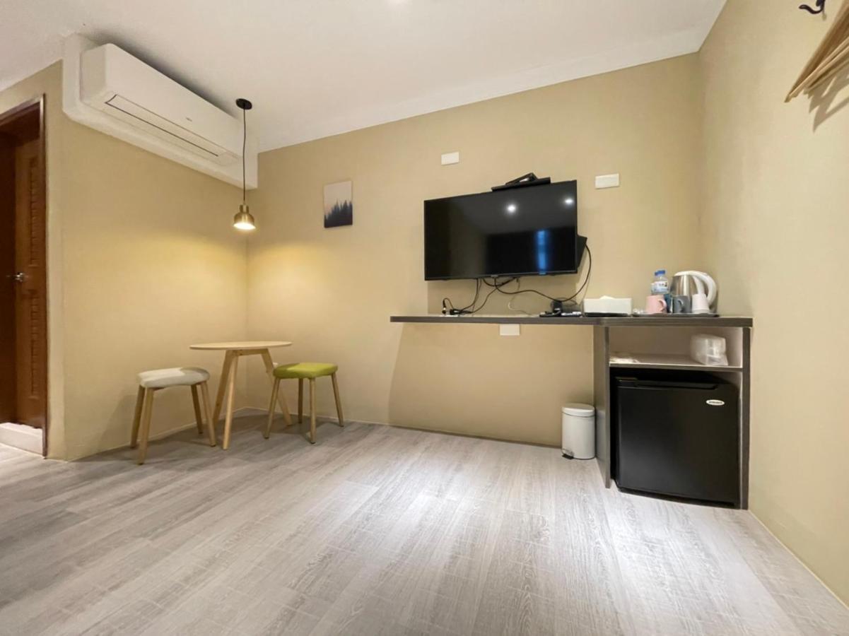 Yoshi Hotel - Tainan Station Branch Exteriör bild