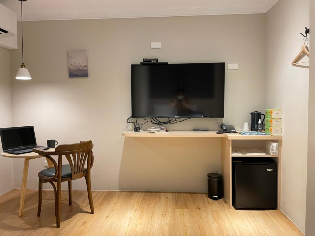 Yoshi Hotel - Tainan Station Branch Exteriör bild