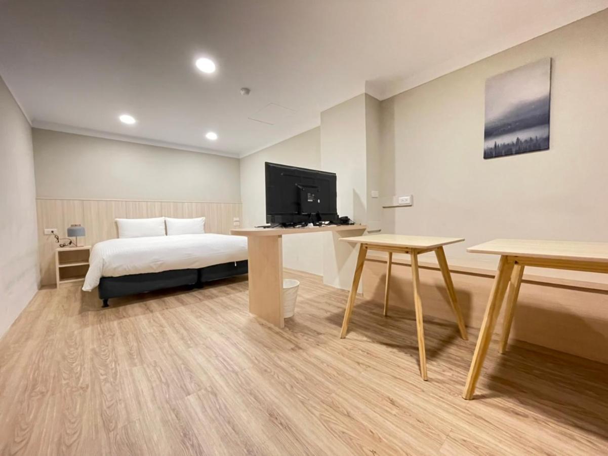 Yoshi Hotel - Tainan Station Branch Exteriör bild