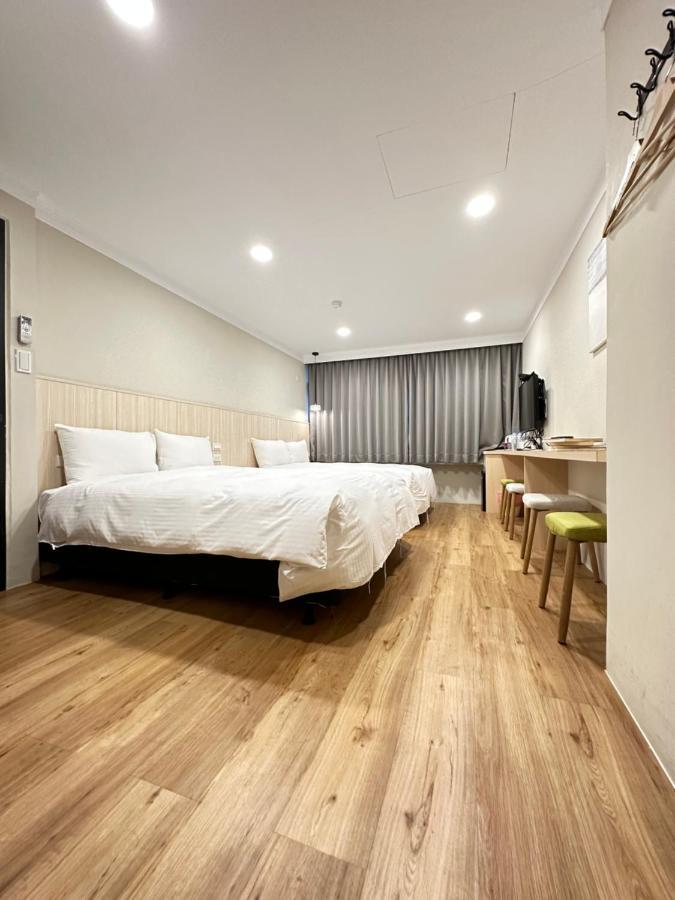 Yoshi Hotel - Tainan Station Branch Exteriör bild