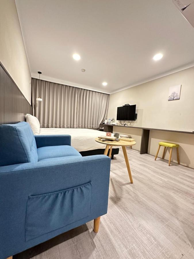 Yoshi Hotel - Tainan Station Branch Exteriör bild